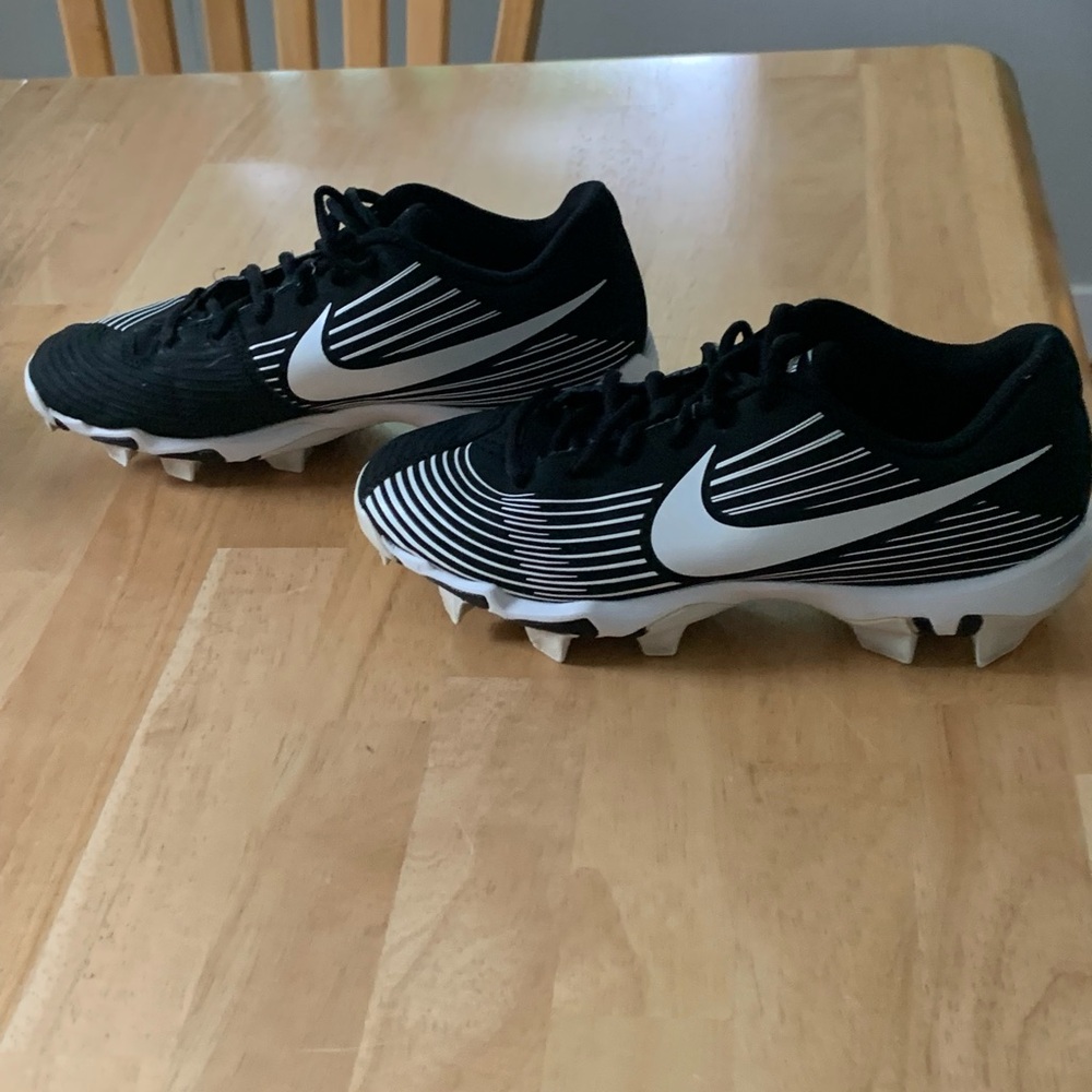 Nike women’s size 8 softball cleats. Excellent condition.  Black and white.